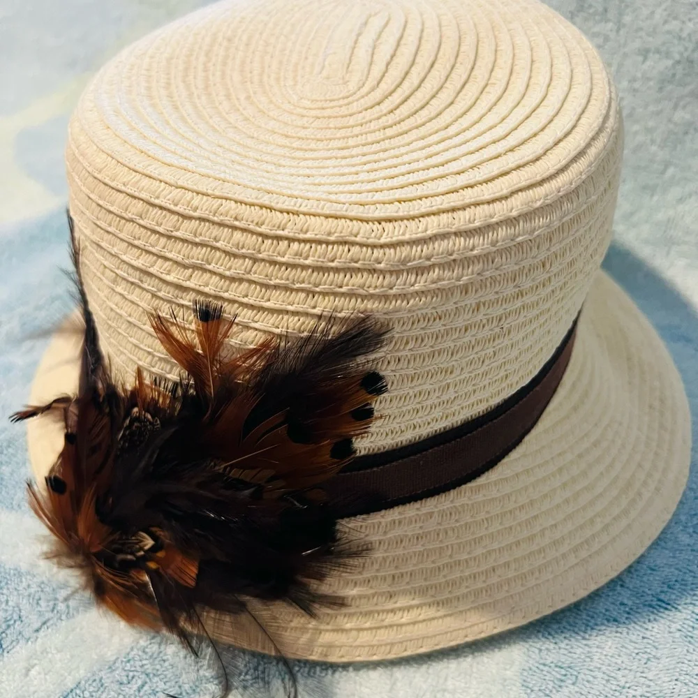 Antonio Melani Straw Hat, Feathers, Brown ribbon band. - Picture 6 of 9